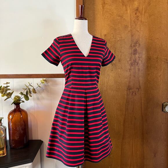 GAP Striped Short Sleeve V-Neck Fit & Flare Mini Dress Pockets Red Blue Womens 0 - Picture 1 of 12